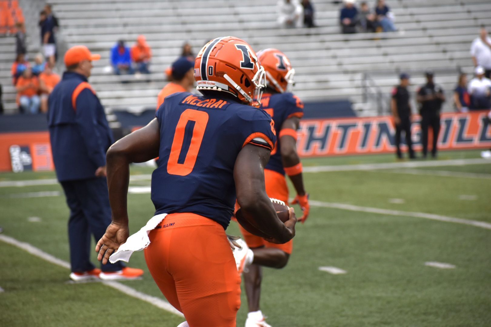 PHOTOS: Illinois warms up against Charlotte